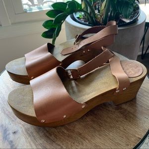 Lulu’s Tan Leather Wood Clog Sandals
